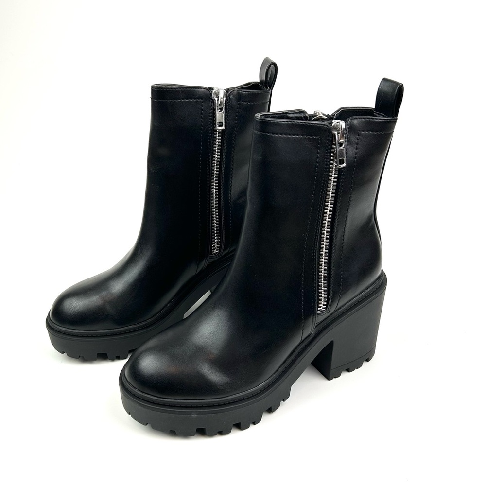 UO Zip Up Boot‎